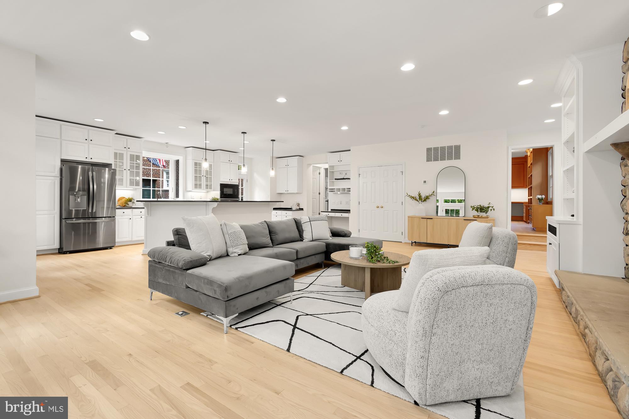 Real estate listing preview #8