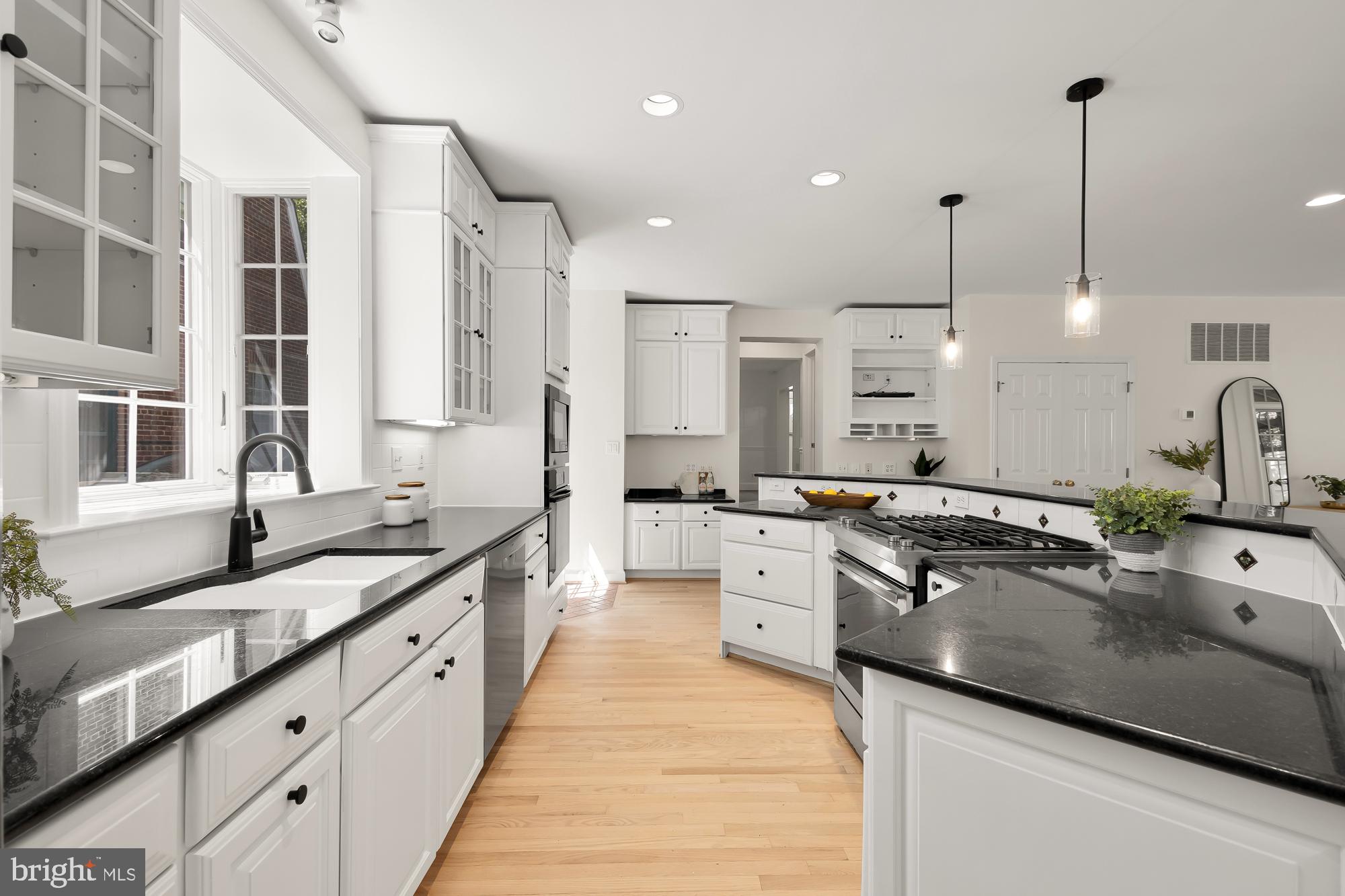 Real estate listing preview #14