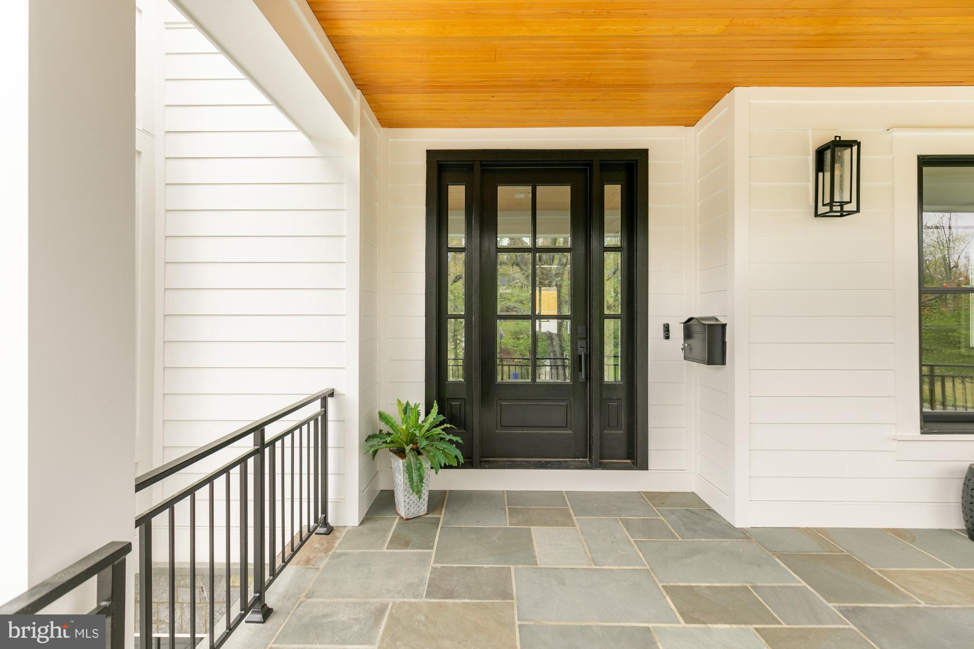 Real estate listing preview #2