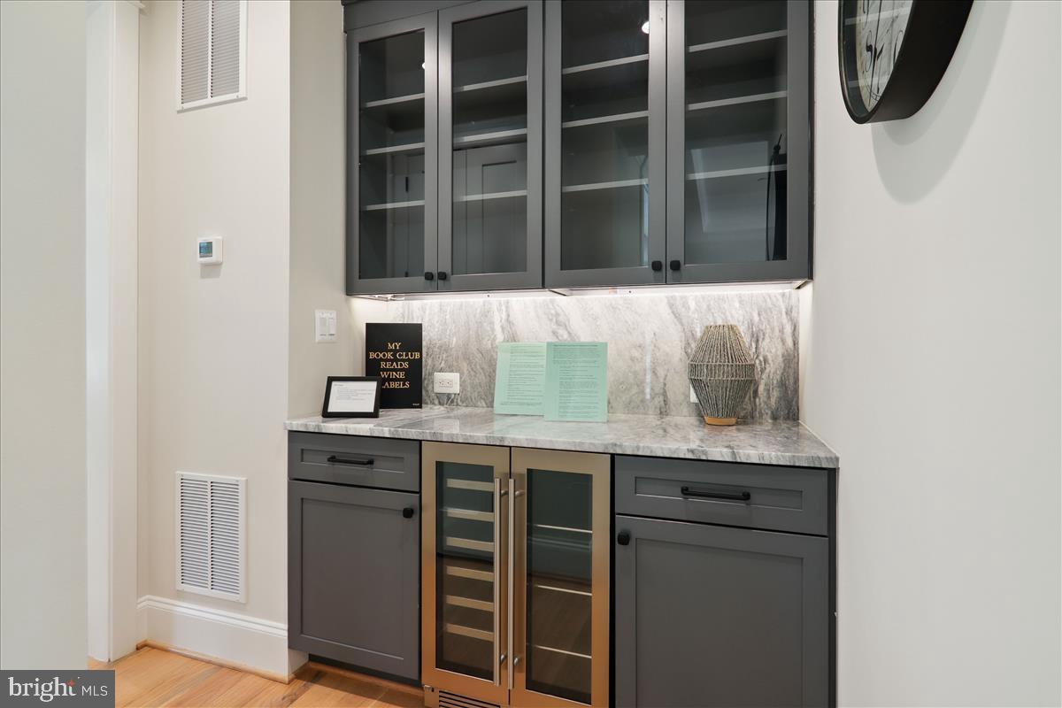 Real estate listing preview #24