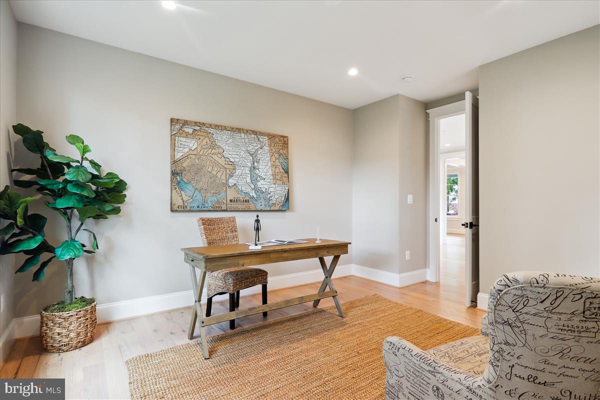 Real estate listing preview #12