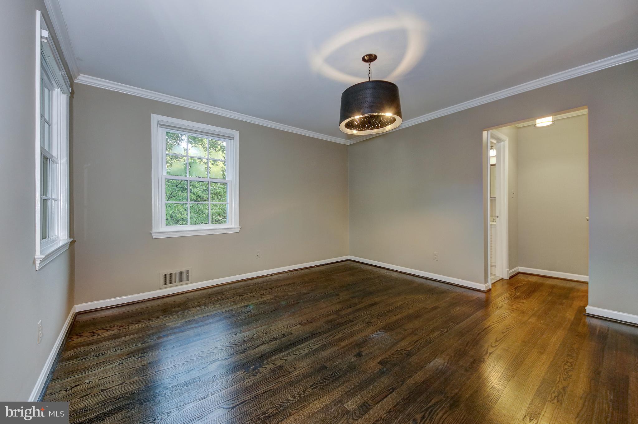 Real estate listing preview #8