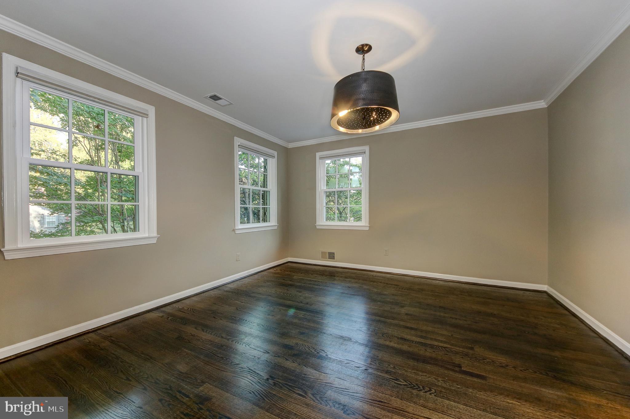 Real estate listing preview #9