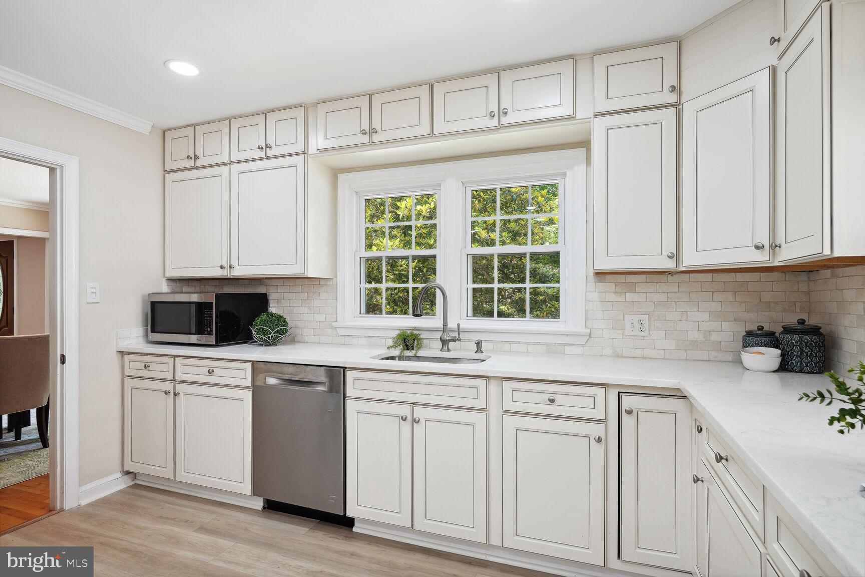 Real estate listing preview #16