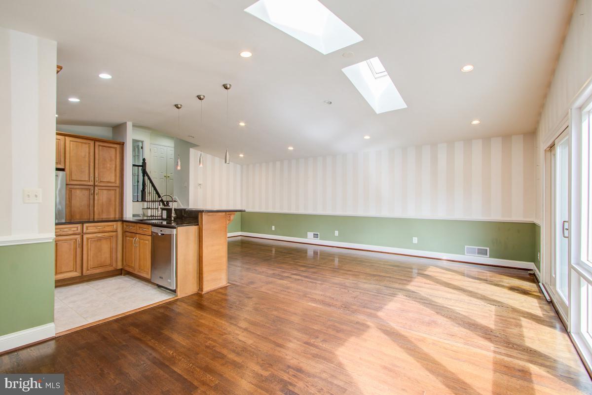 Real estate listing preview #8