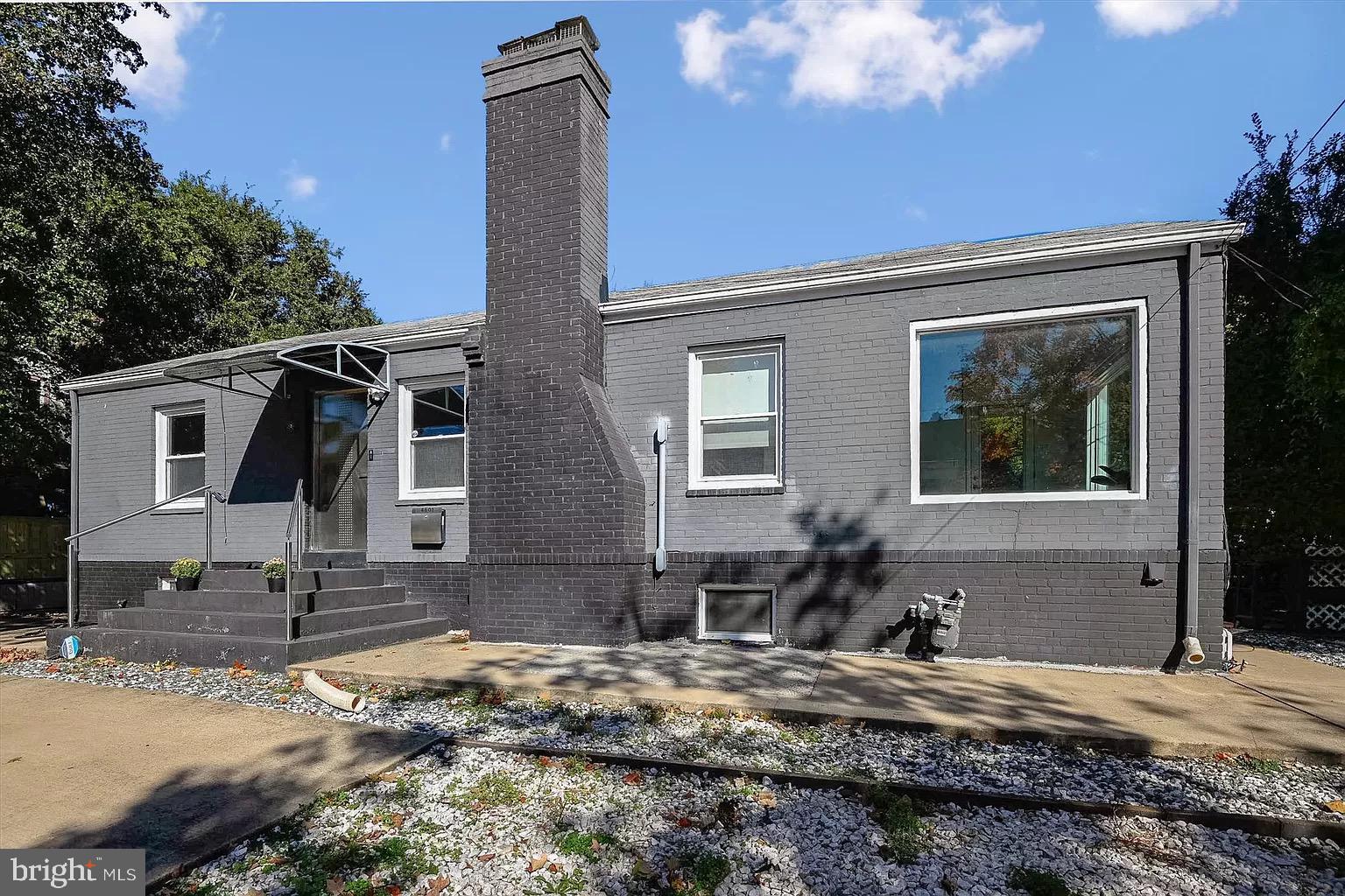 Real estate listing preview #1