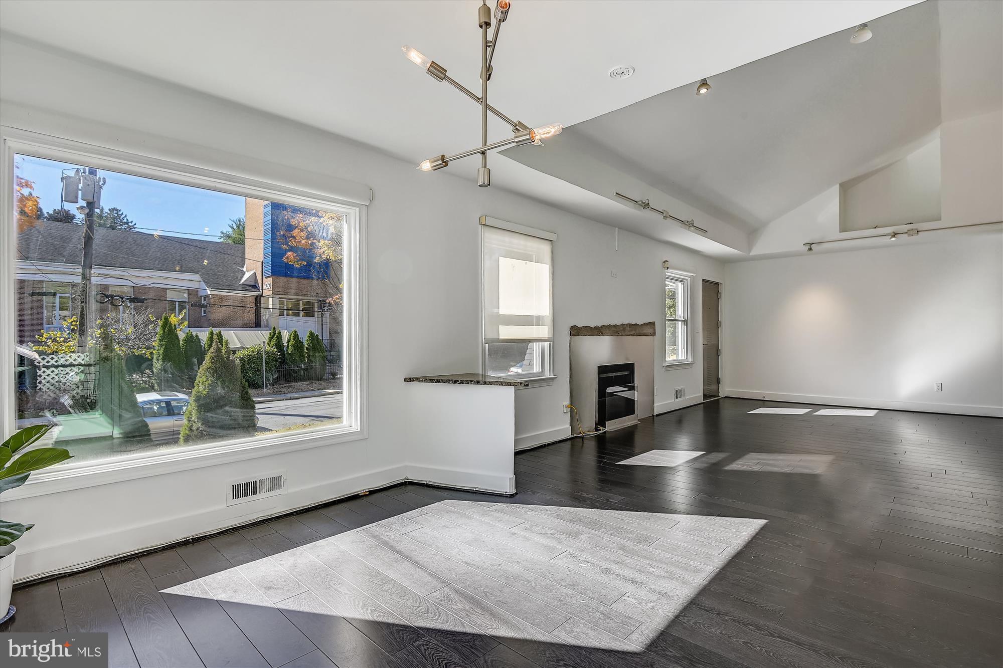 Real estate listing preview #6