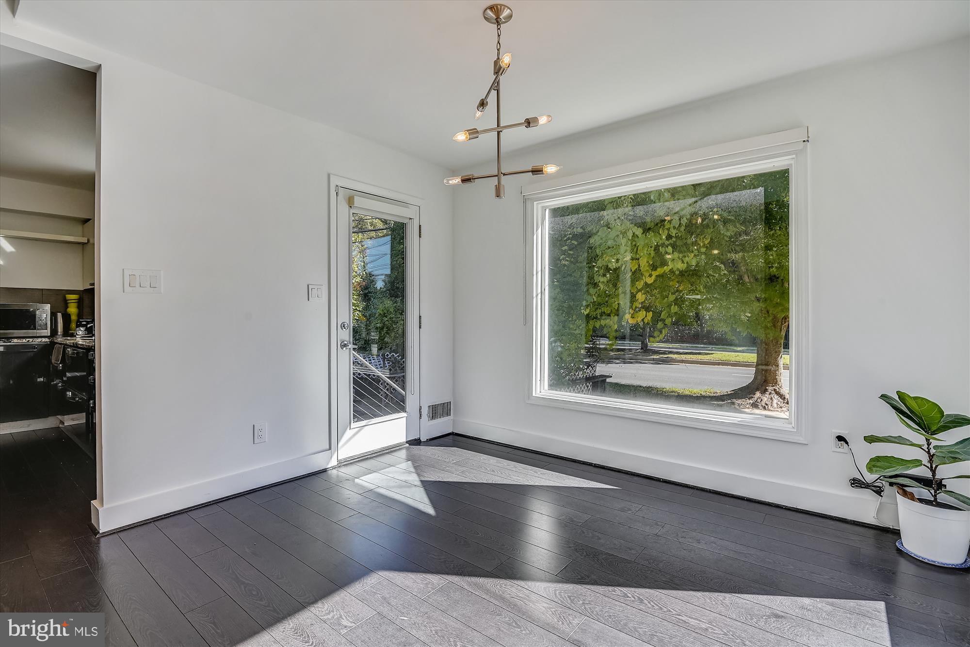 Real estate listing preview #8