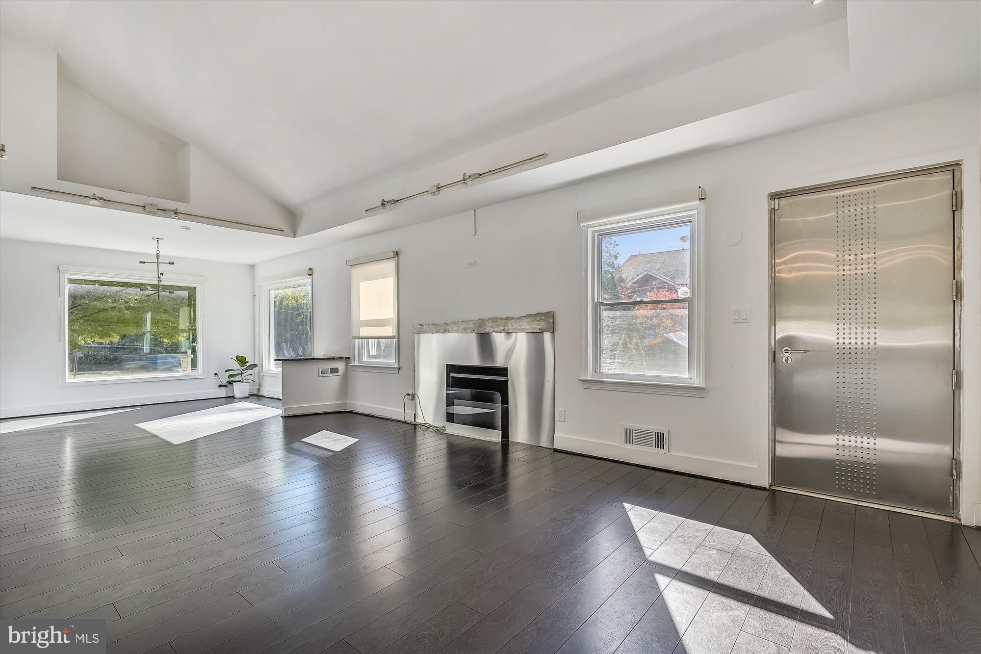 Real estate listing preview #14