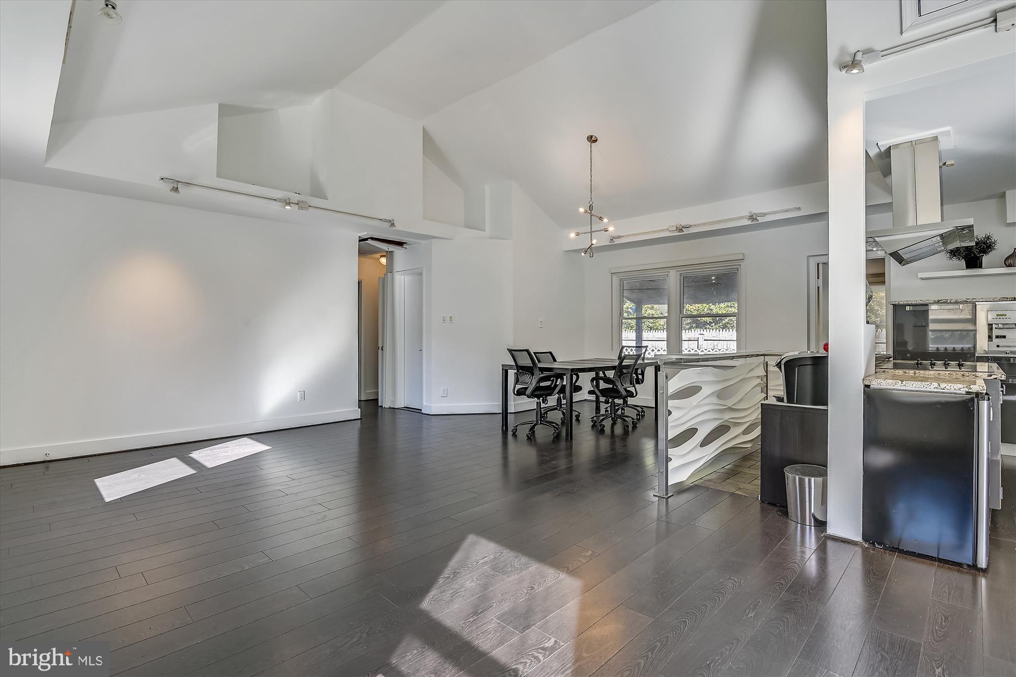 Real estate listing preview #9