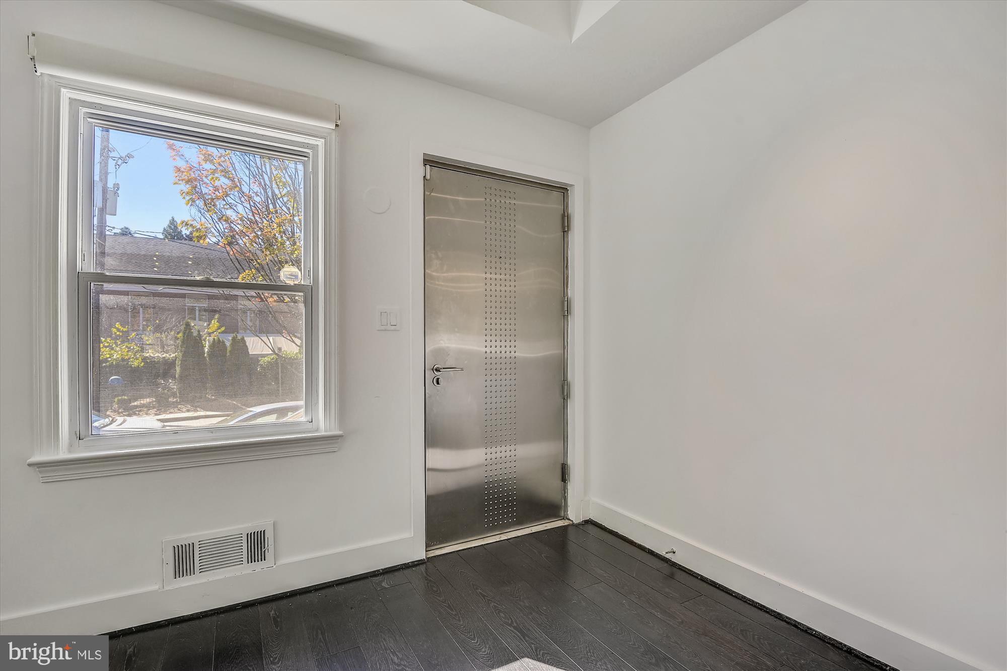 Real estate listing preview #13