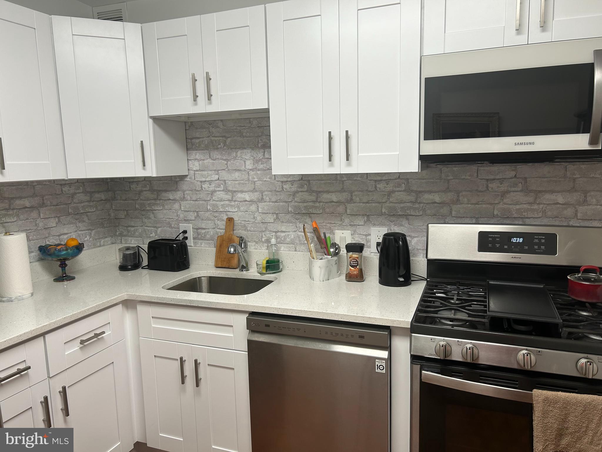 Real estate listing preview #6