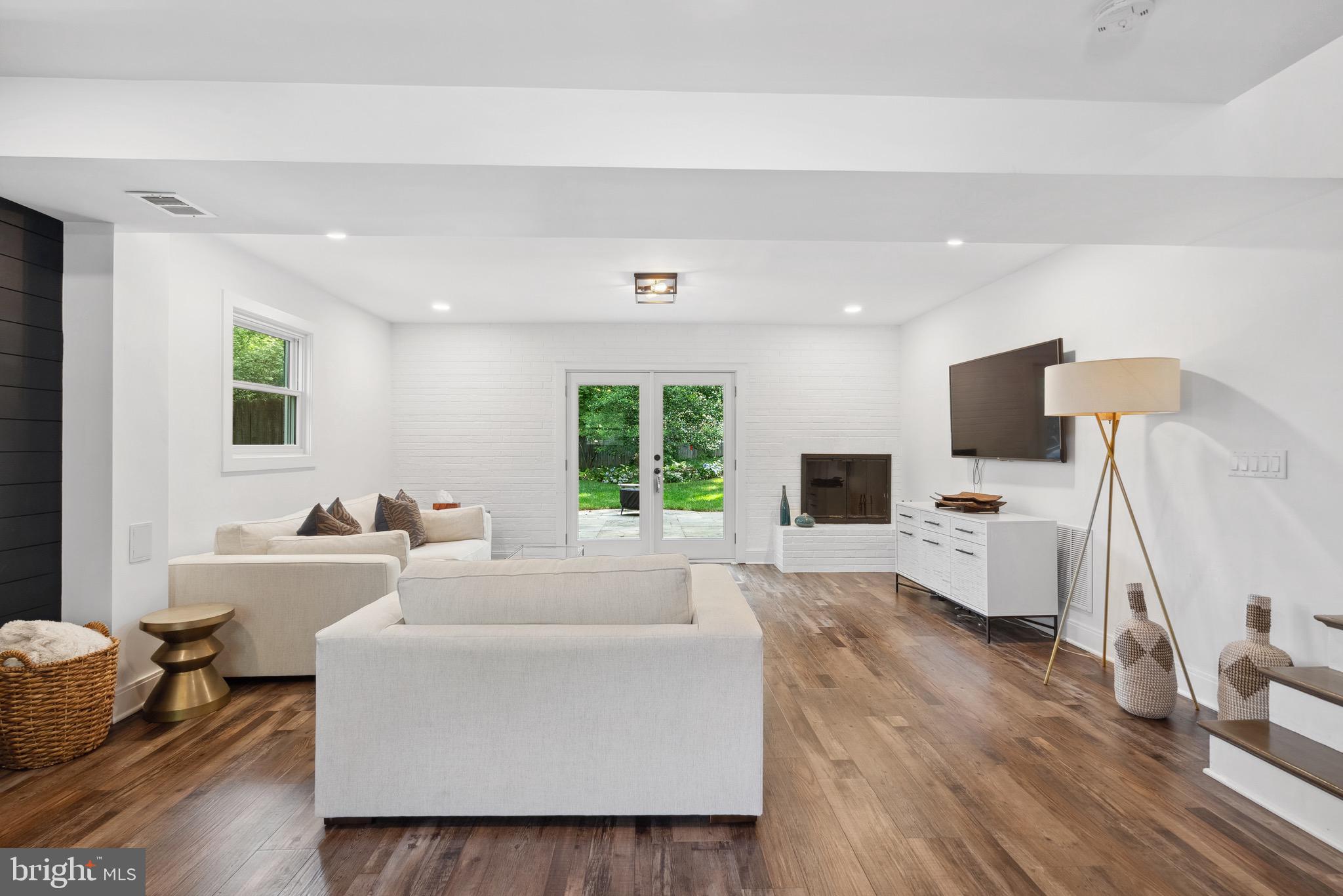 Real estate listing preview #14