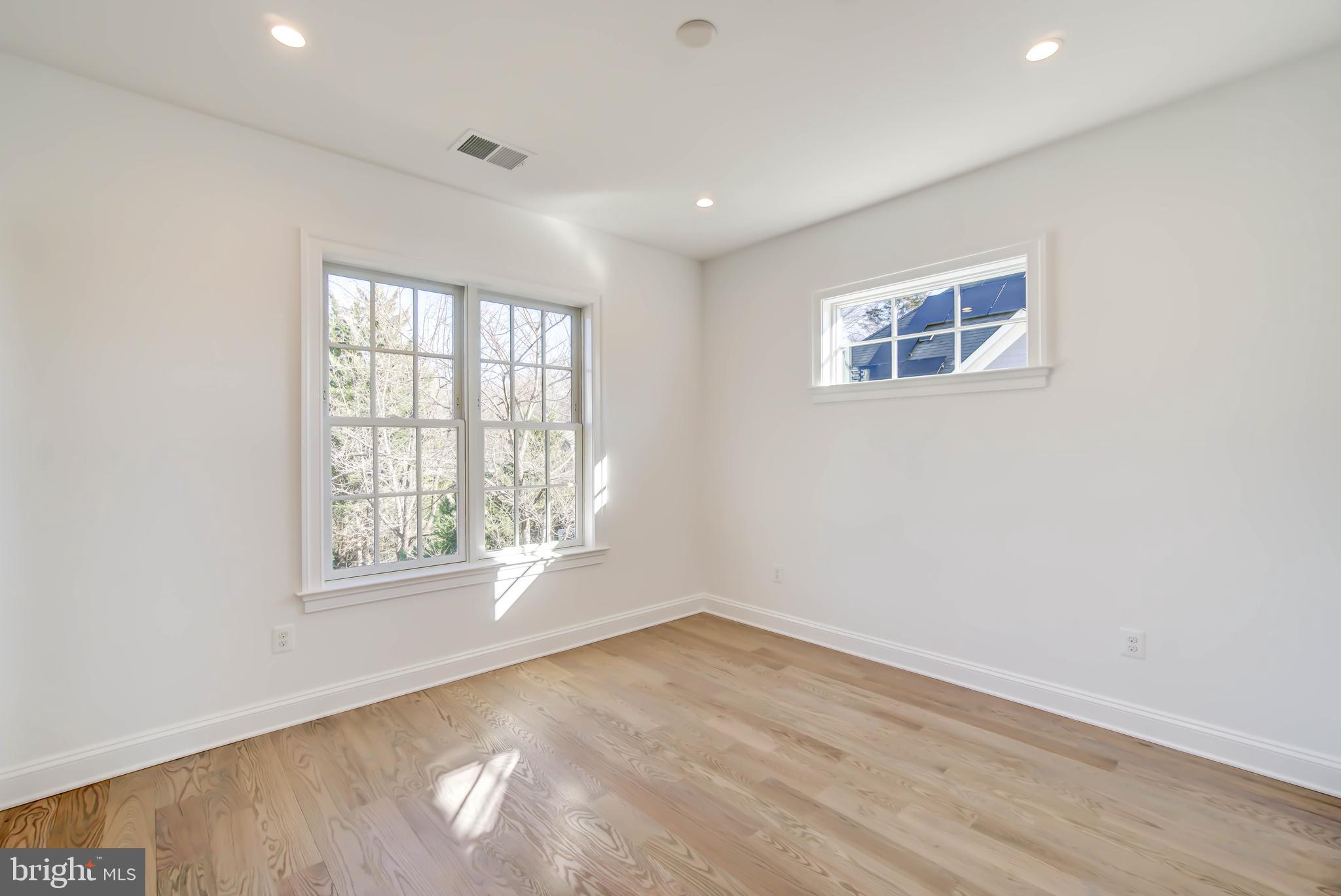 Real estate listing preview #64