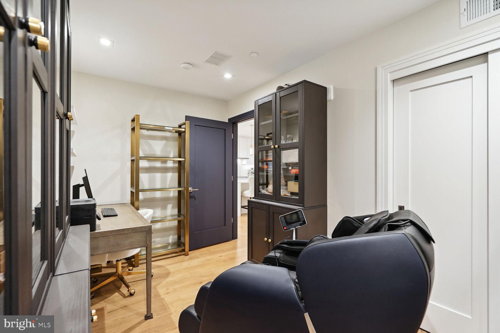 Real estate listing preview #24