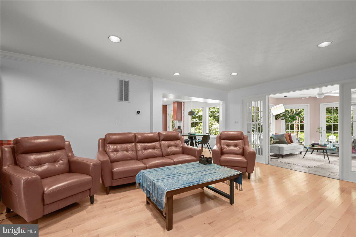 Real estate listing preview #12