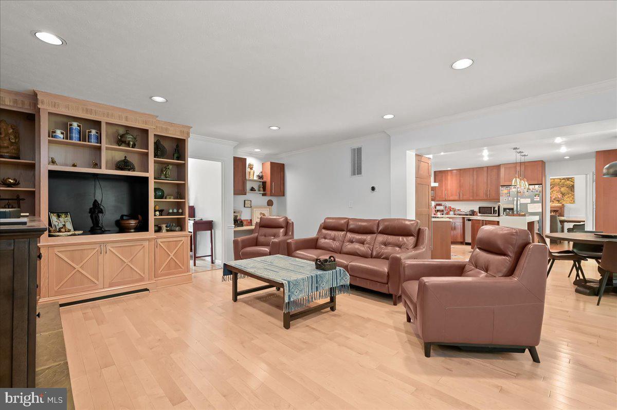 Real estate listing preview #11