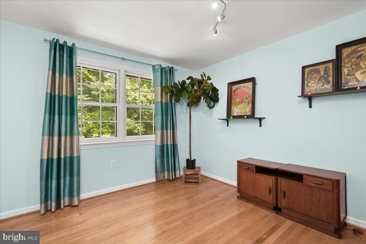 Real estate listing preview #32