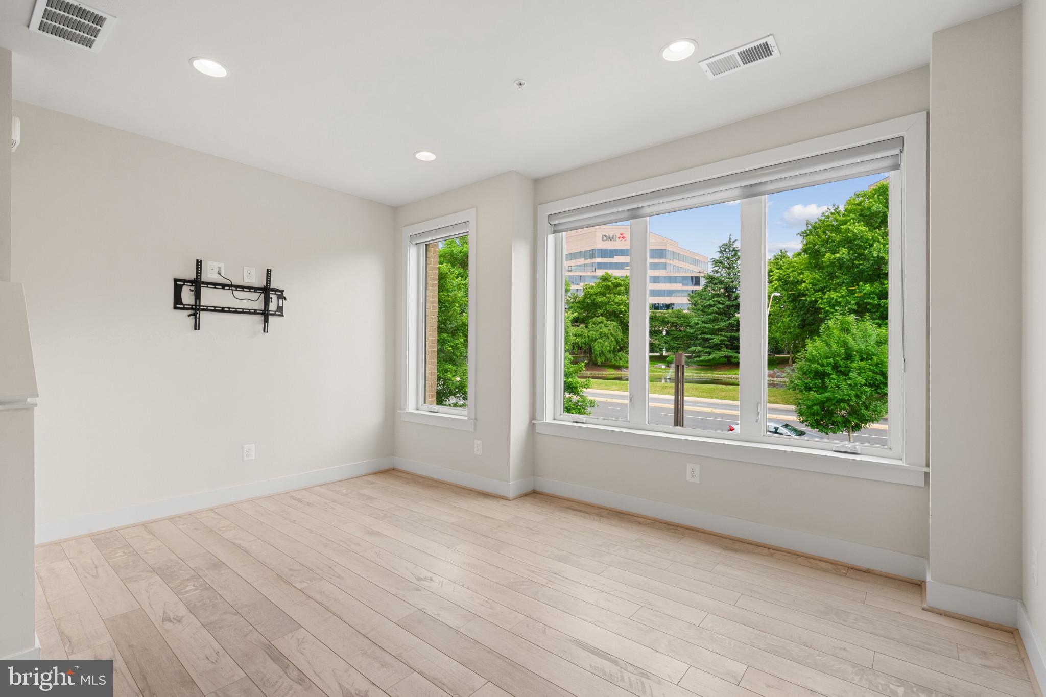 Real estate listing preview #8