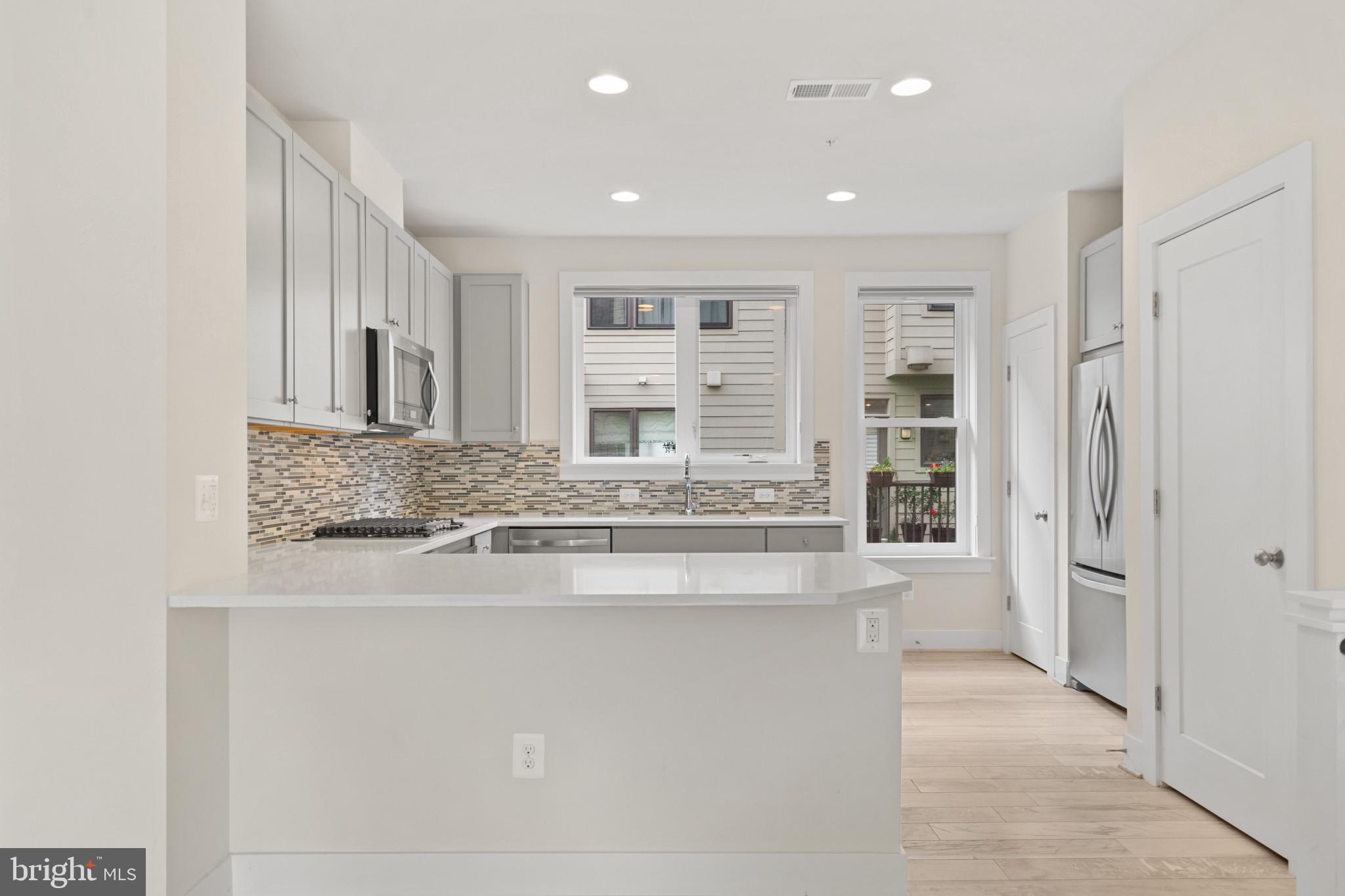 Real estate listing preview #18