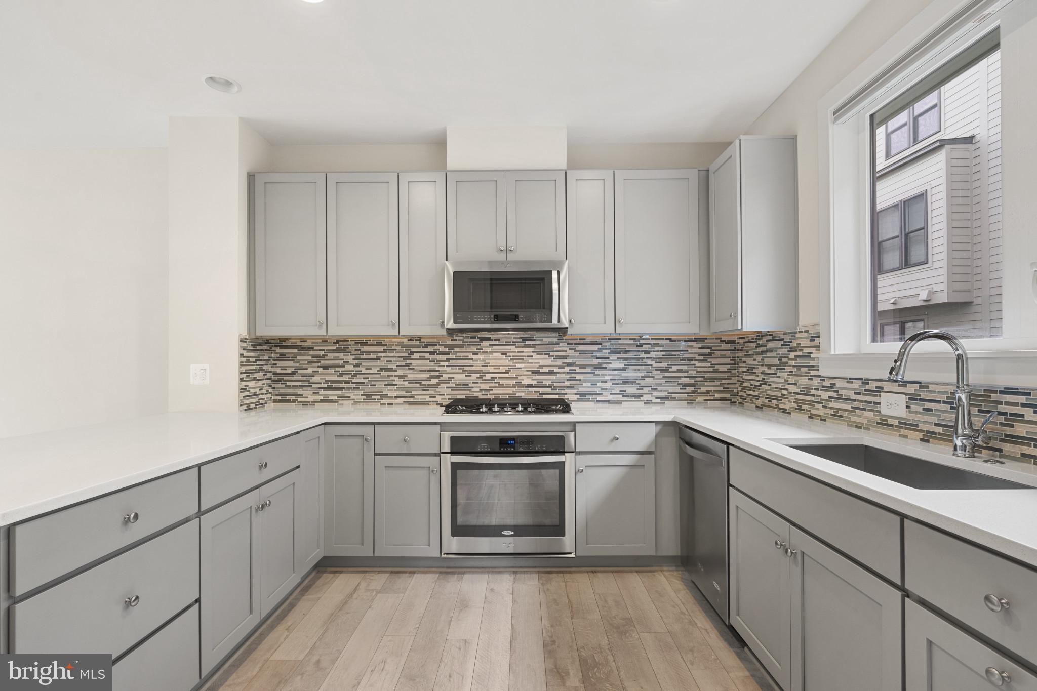 Real estate listing preview #14