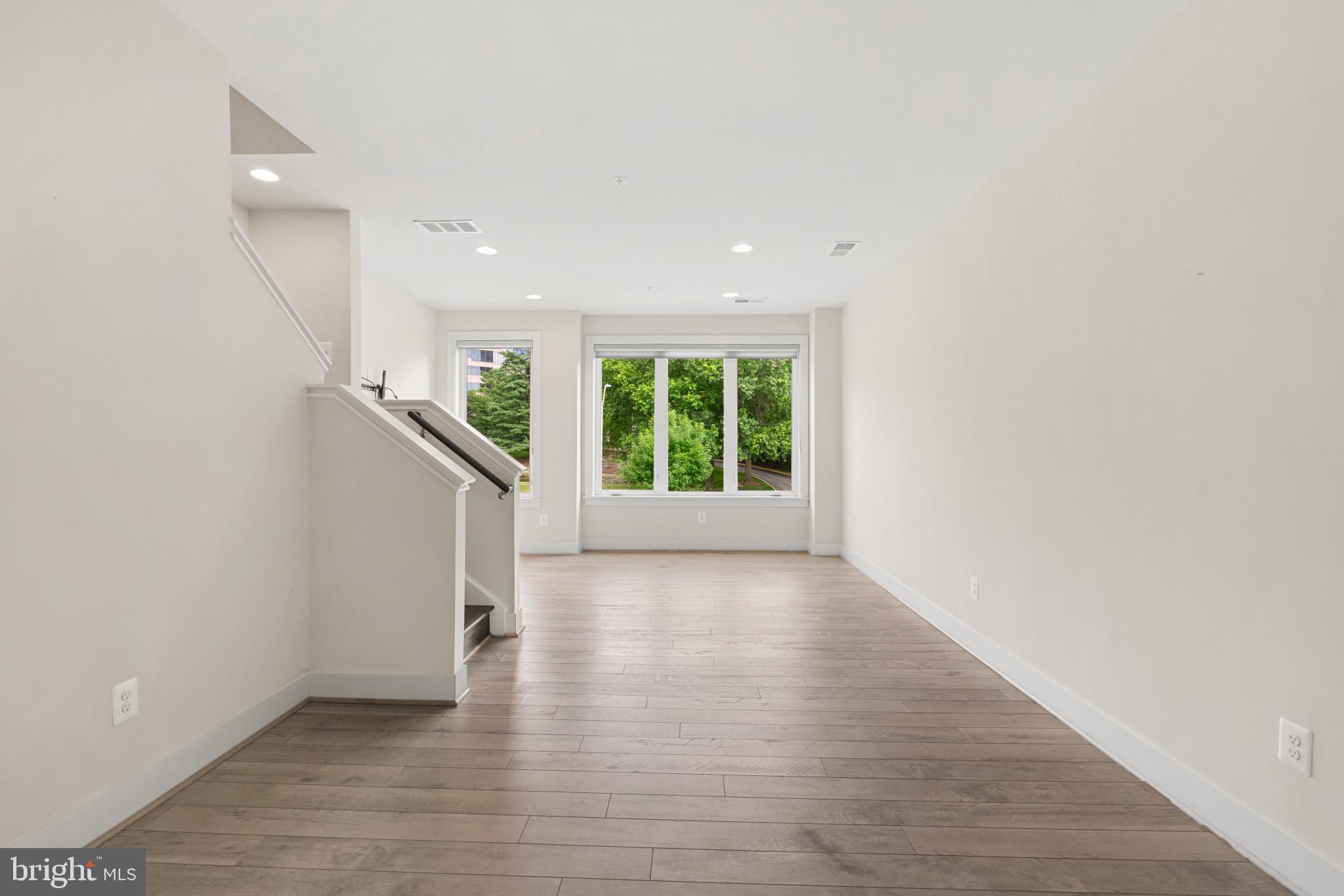 Real estate listing preview #6