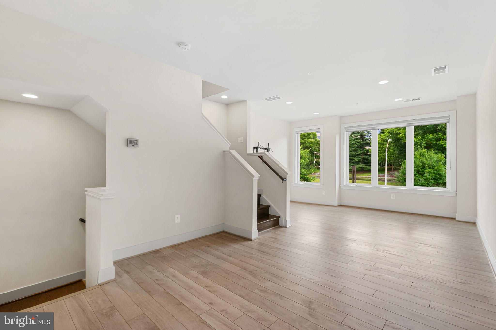 Real estate listing preview #7