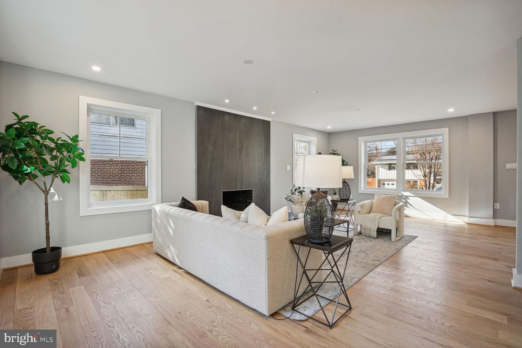 Real estate listing preview #11