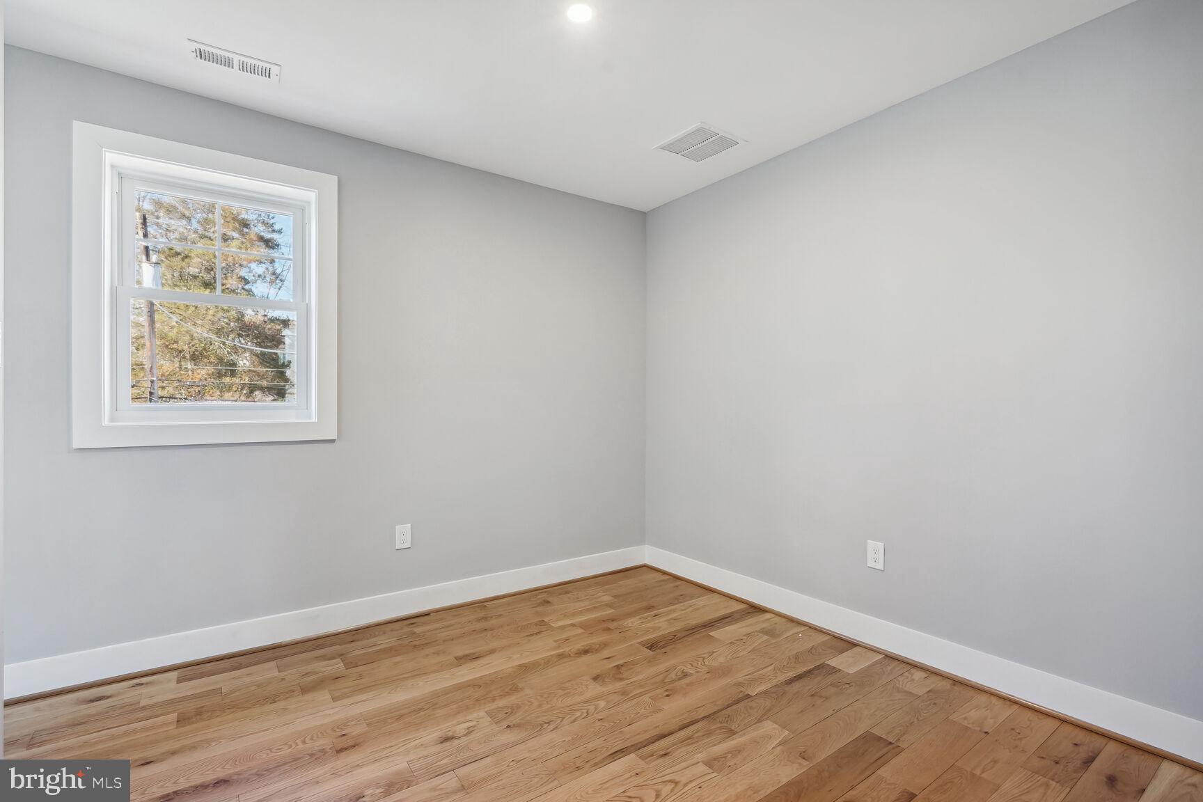 Real estate listing preview #37