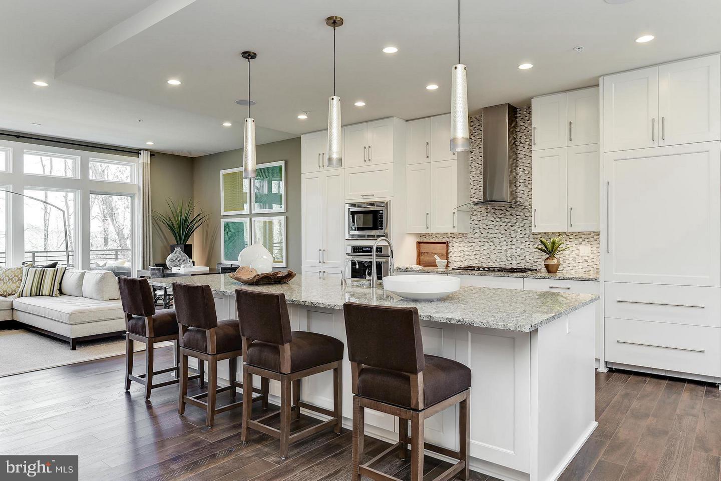 Real estate listing preview #8