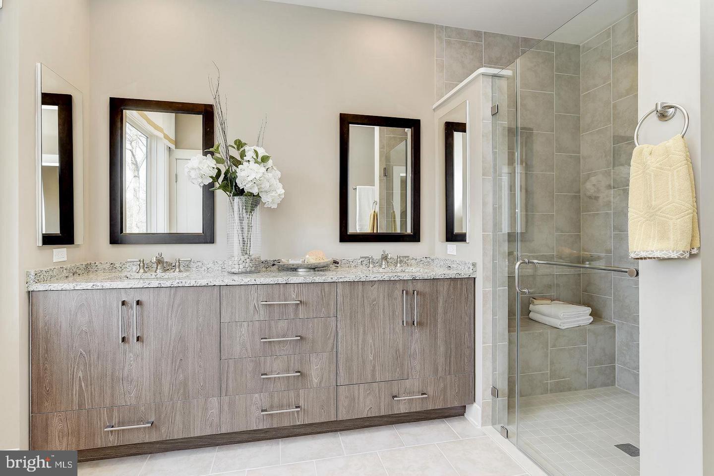 Real estate listing preview #14