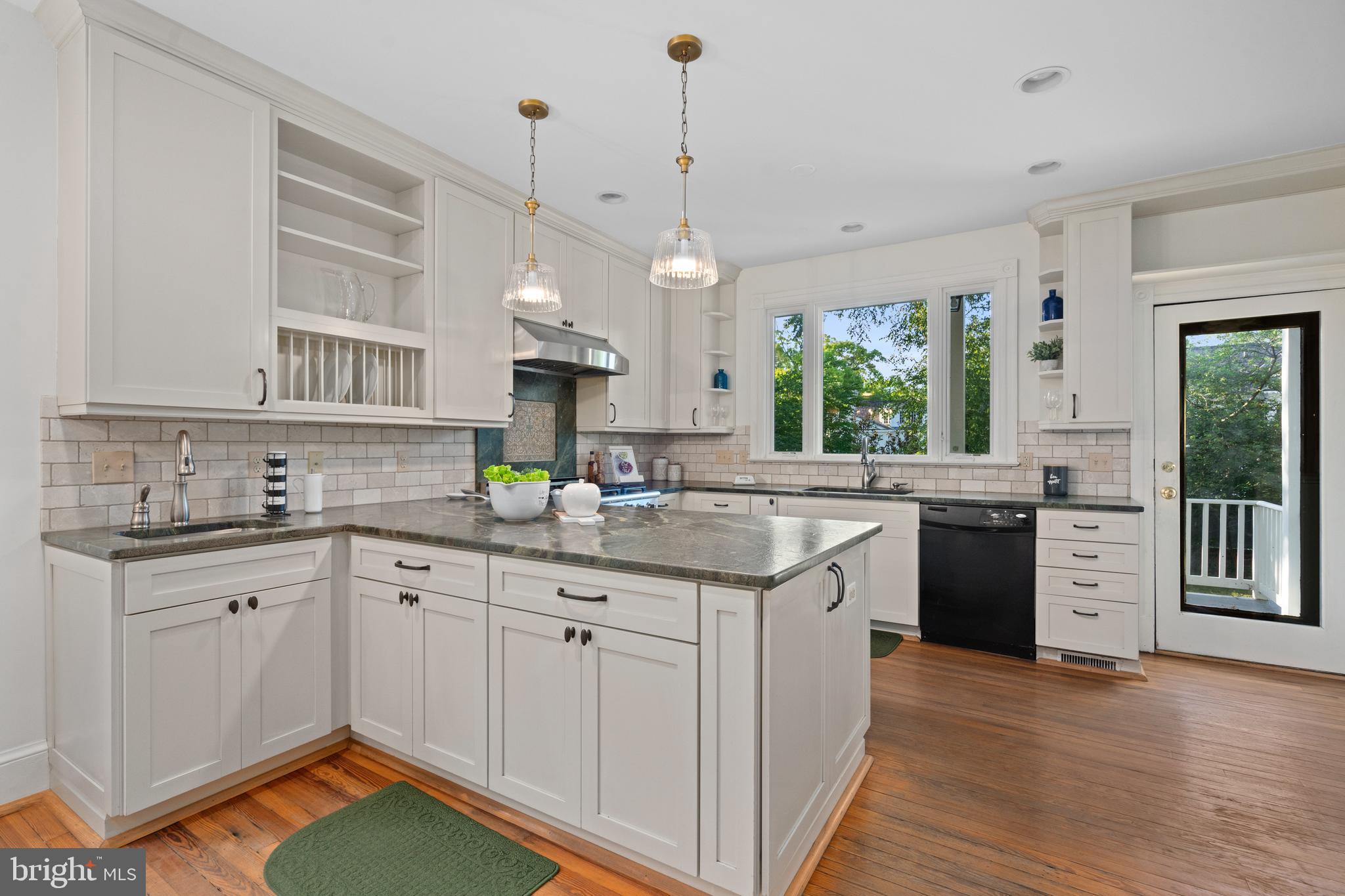 Real estate listing preview #16