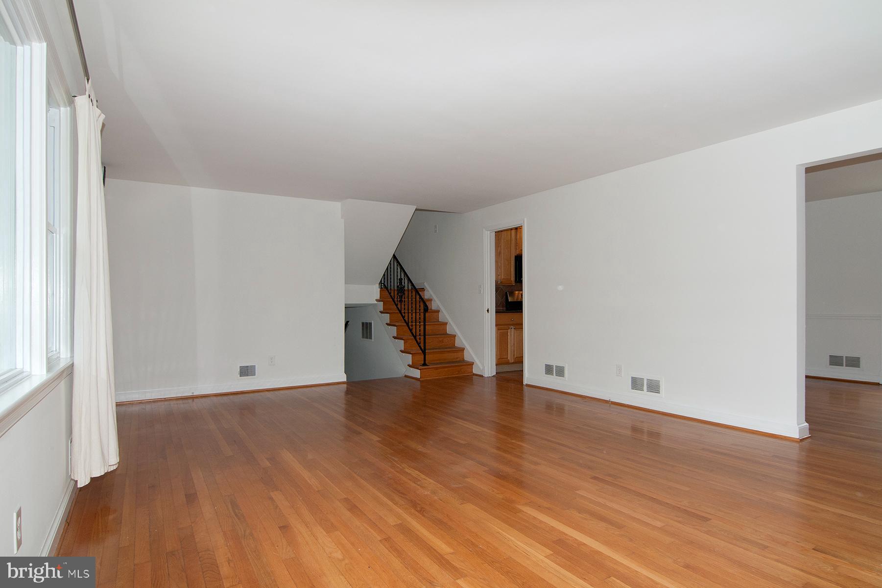 Real estate listing preview #12