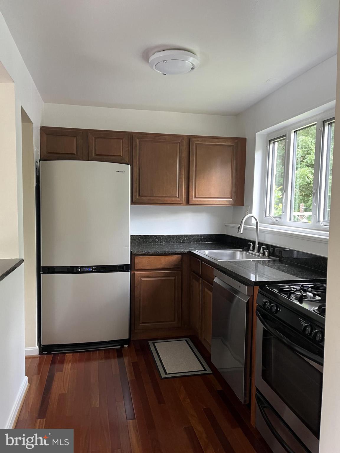 Real estate listing preview #3