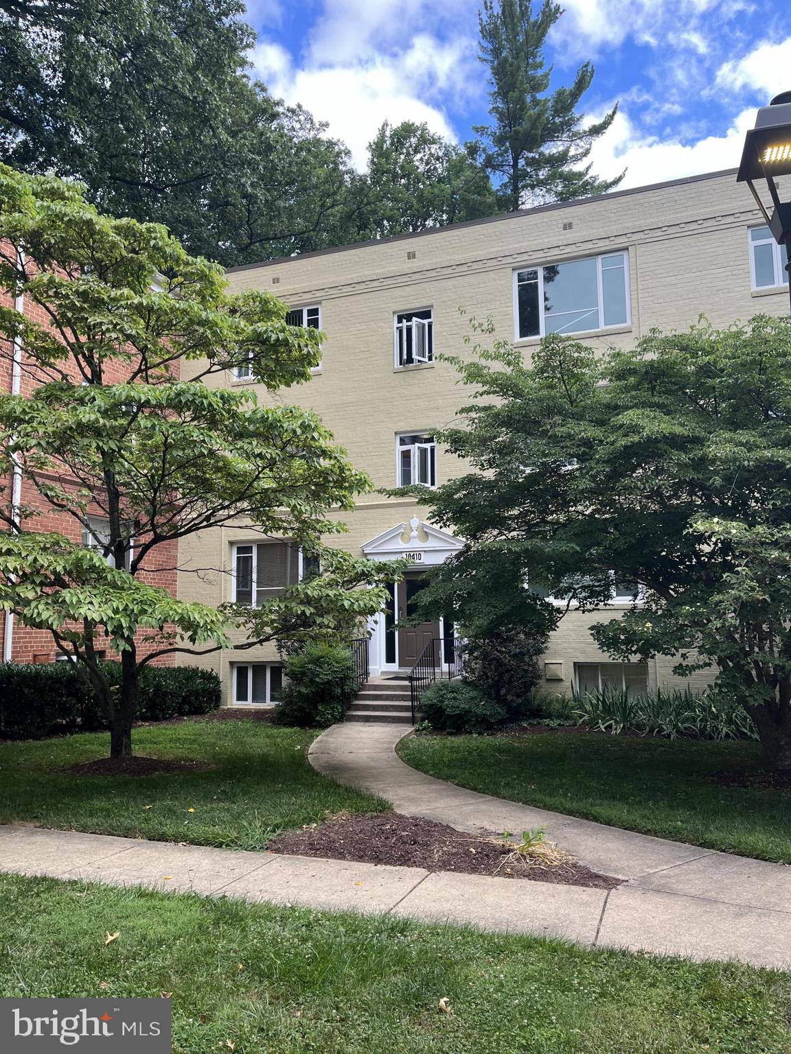 Real estate listing preview #1