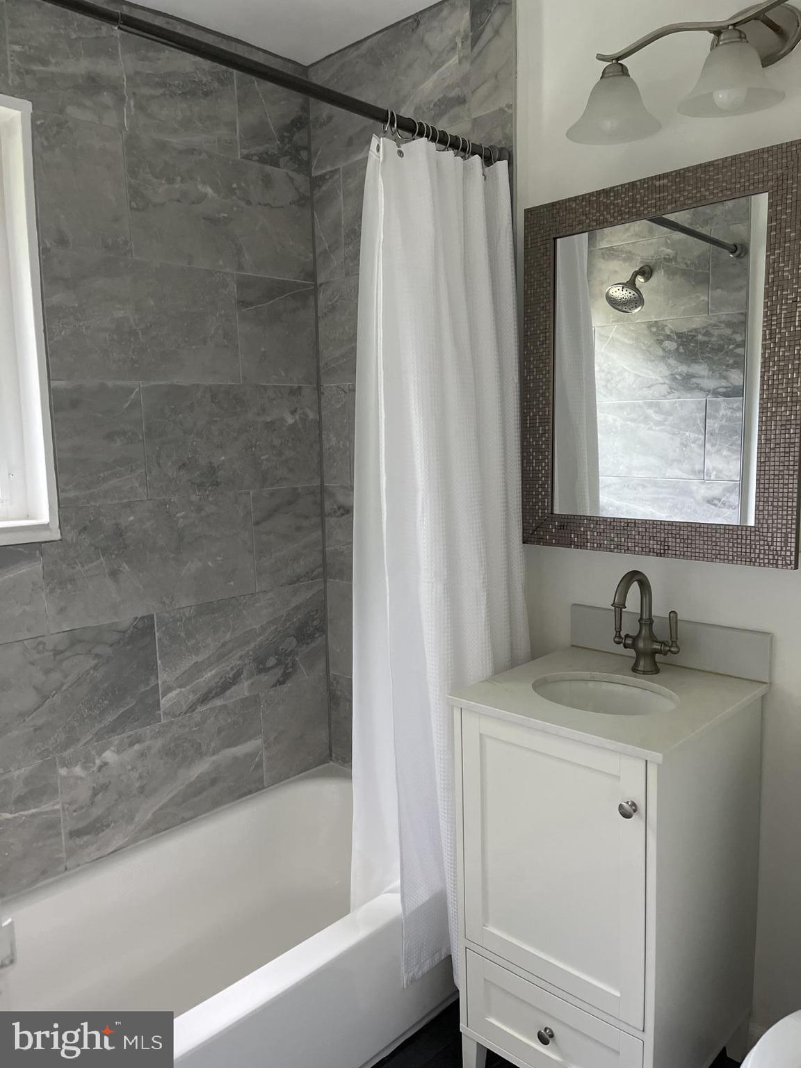 Real estate listing preview #14