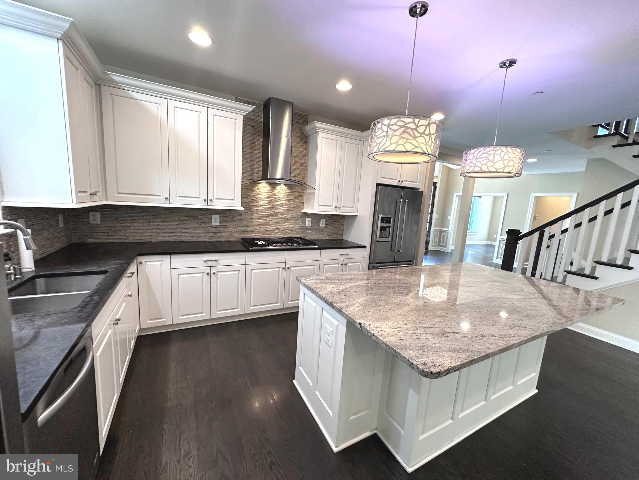 Real estate listing preview #12