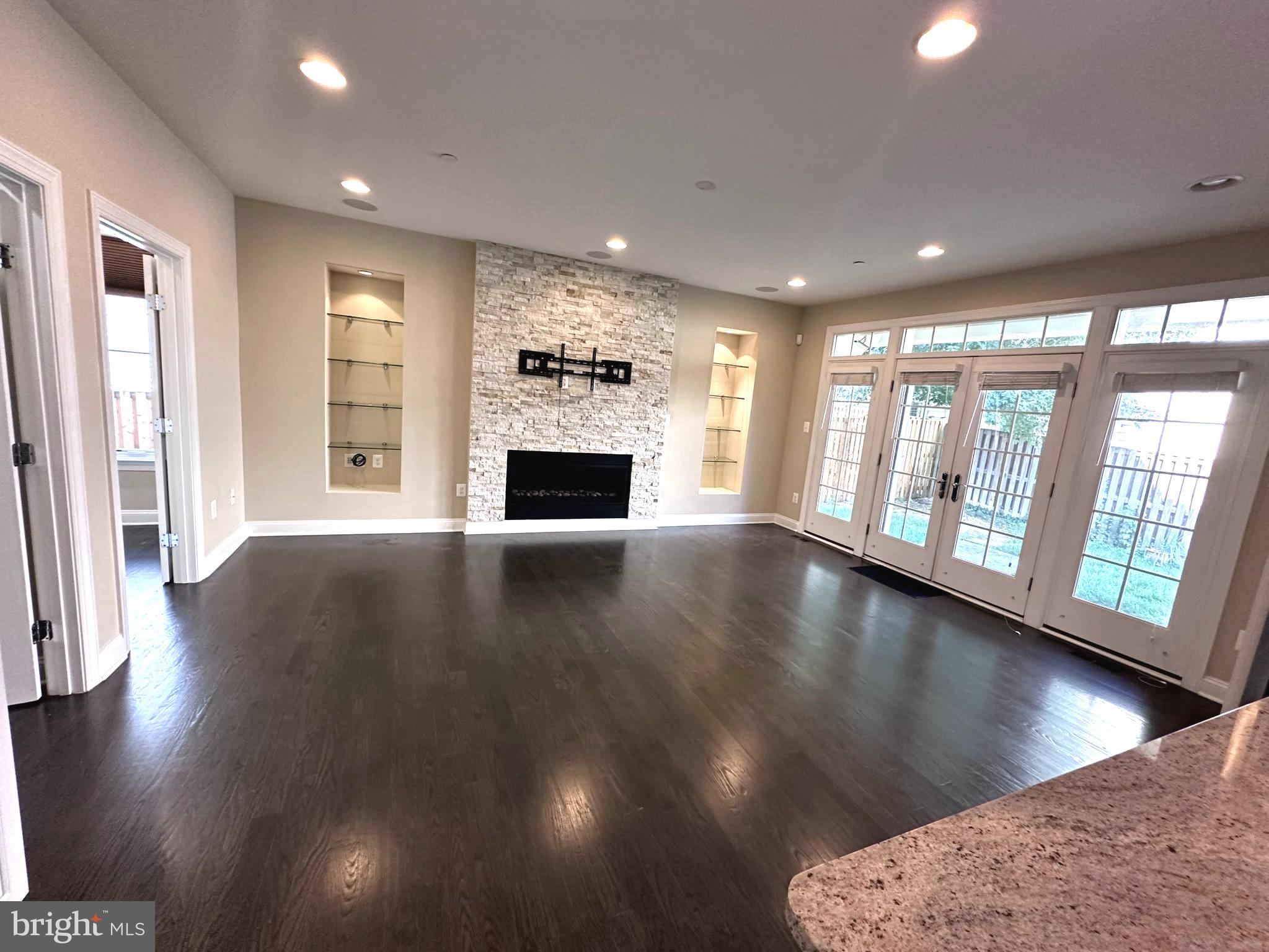 Real estate listing preview #14