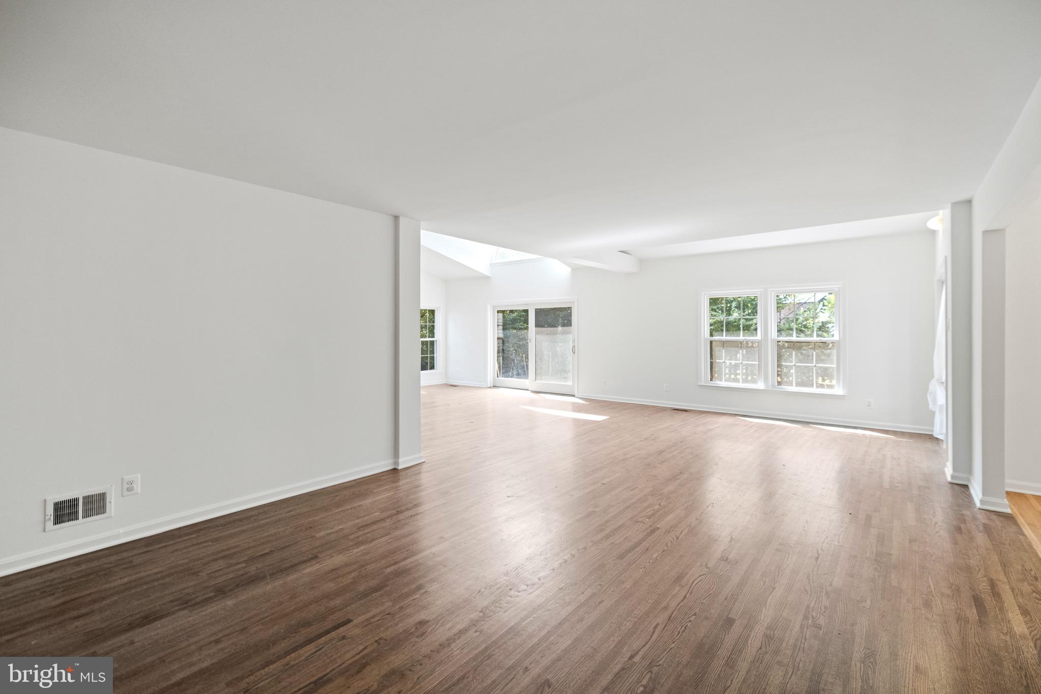 Real estate listing preview #8