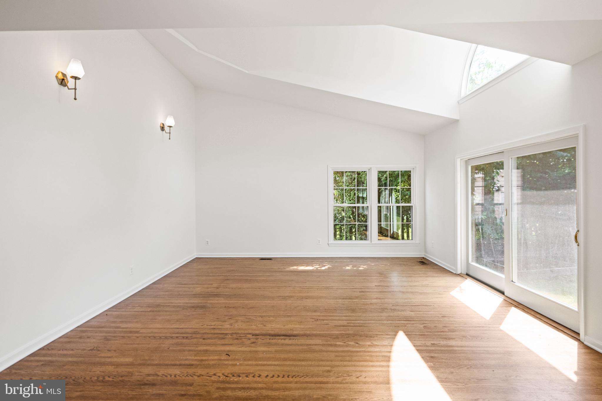 Real estate listing preview #12