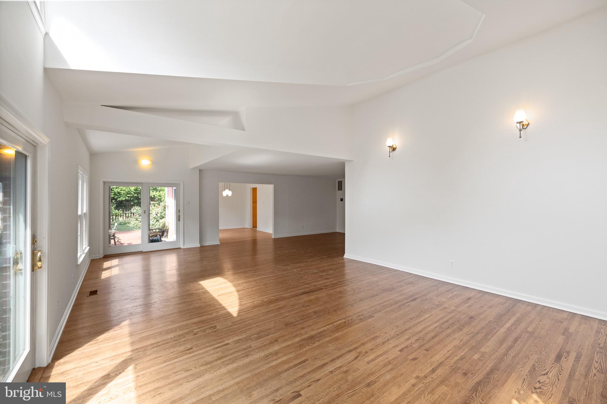 Real estate listing preview #11