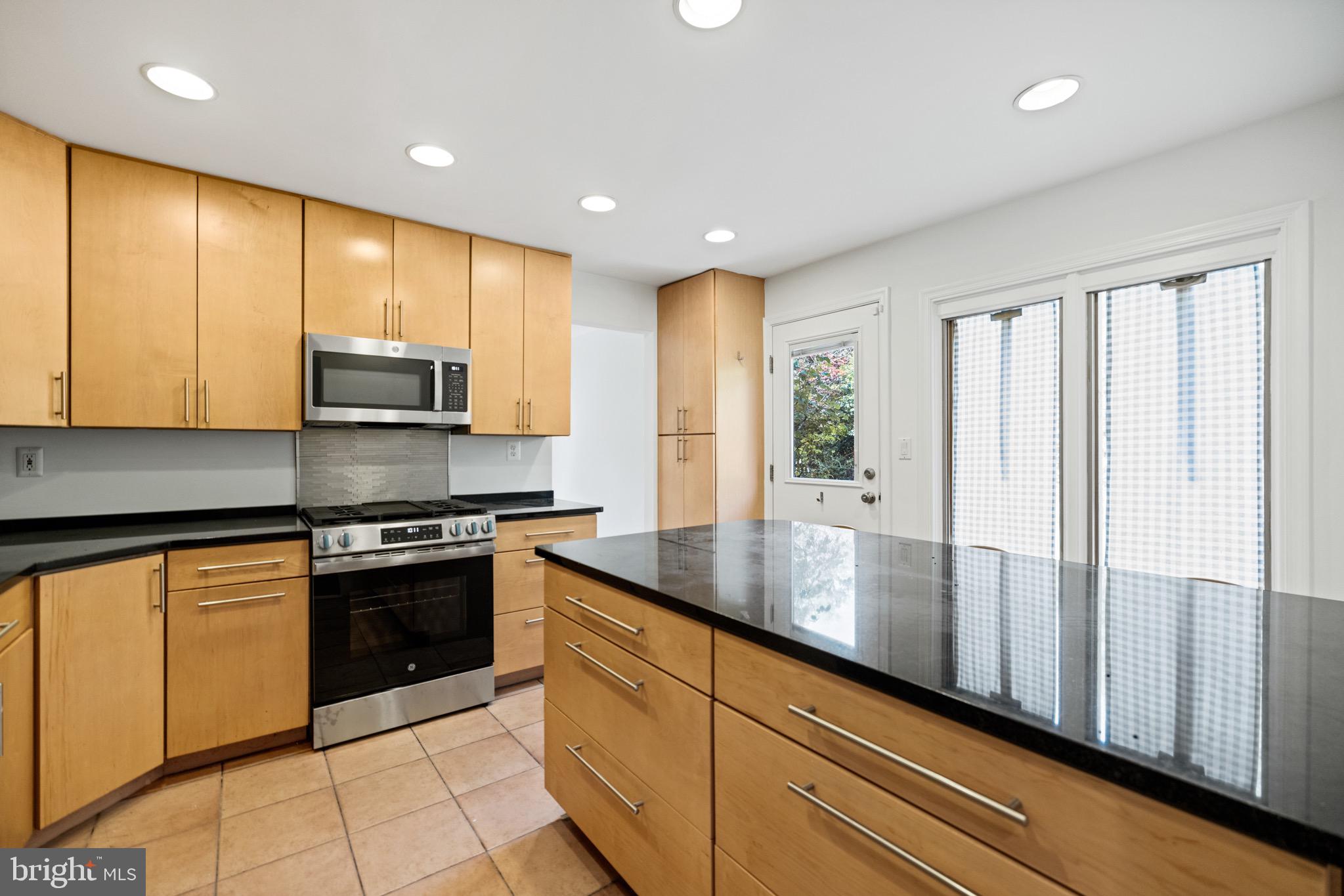 Real estate listing preview #15