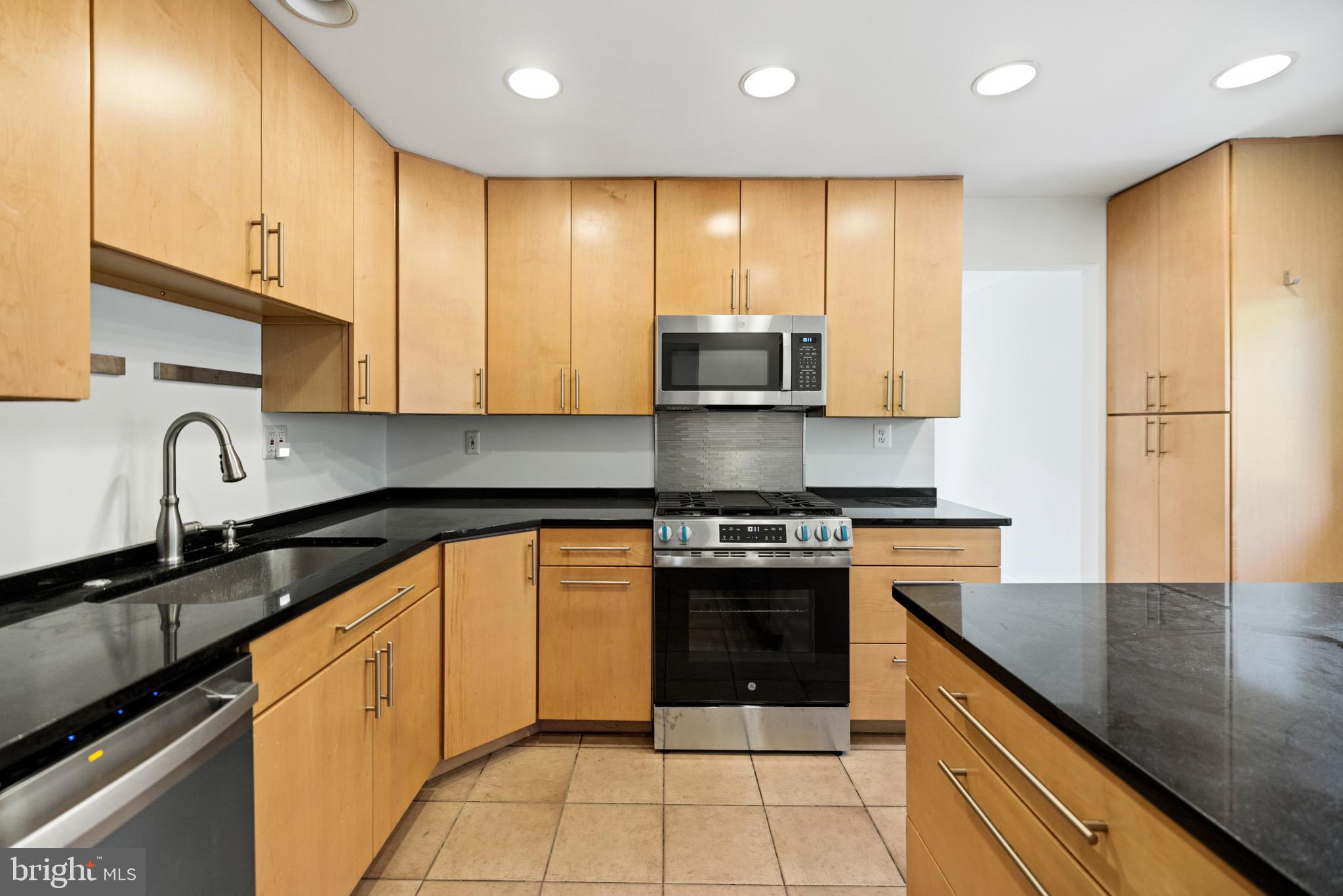 Real estate listing preview #16