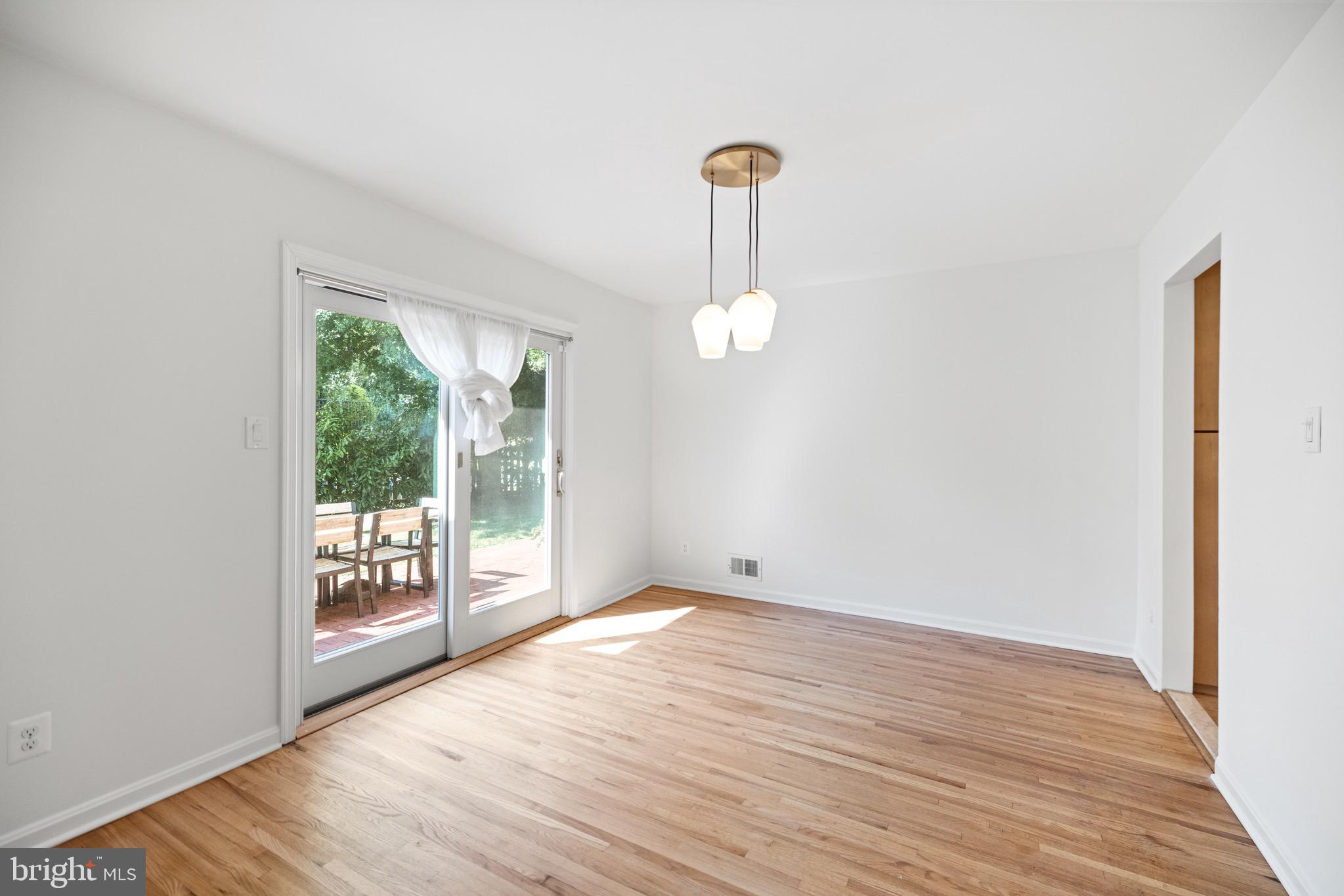 Real estate listing preview #14