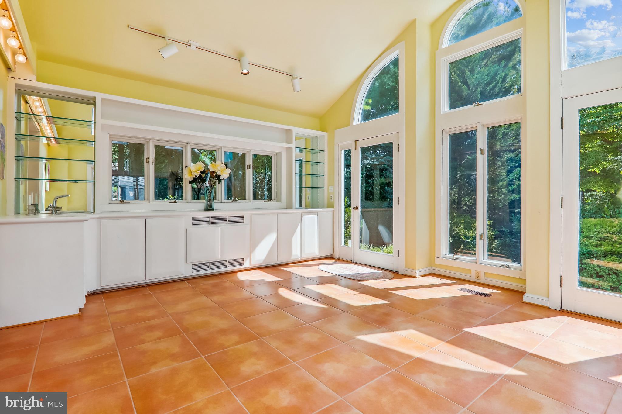 Real estate listing preview #24