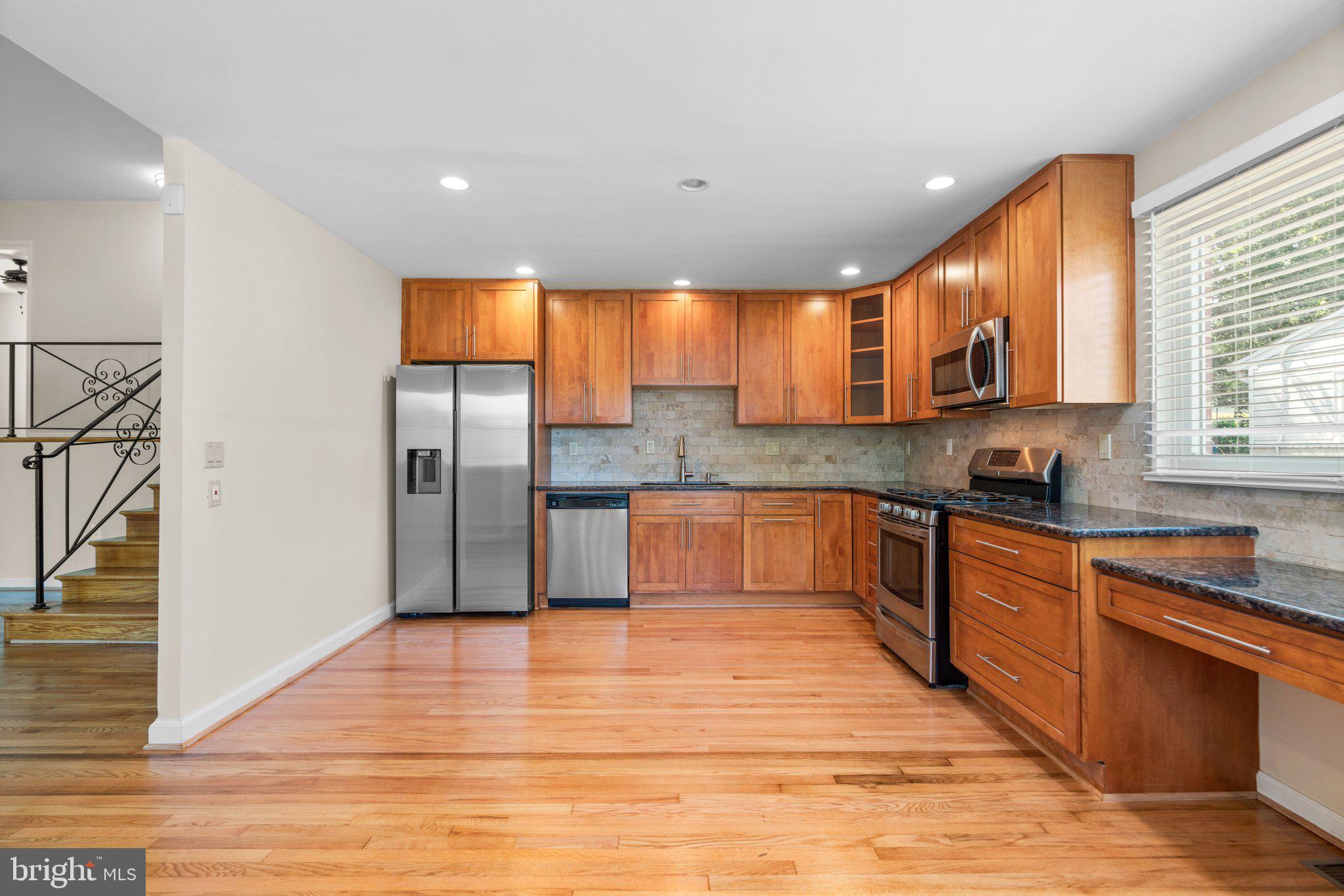 Real estate listing preview #8