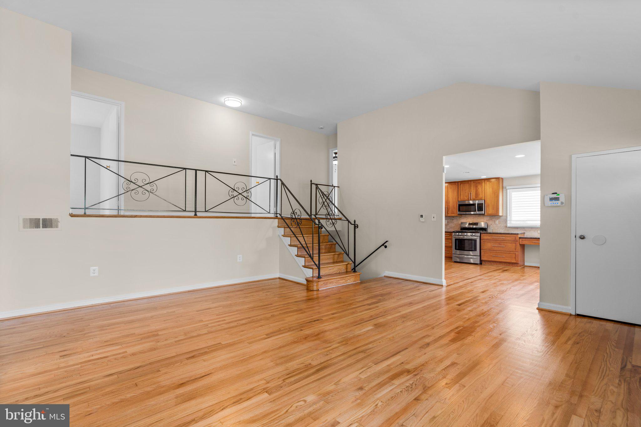 Real estate listing preview #6