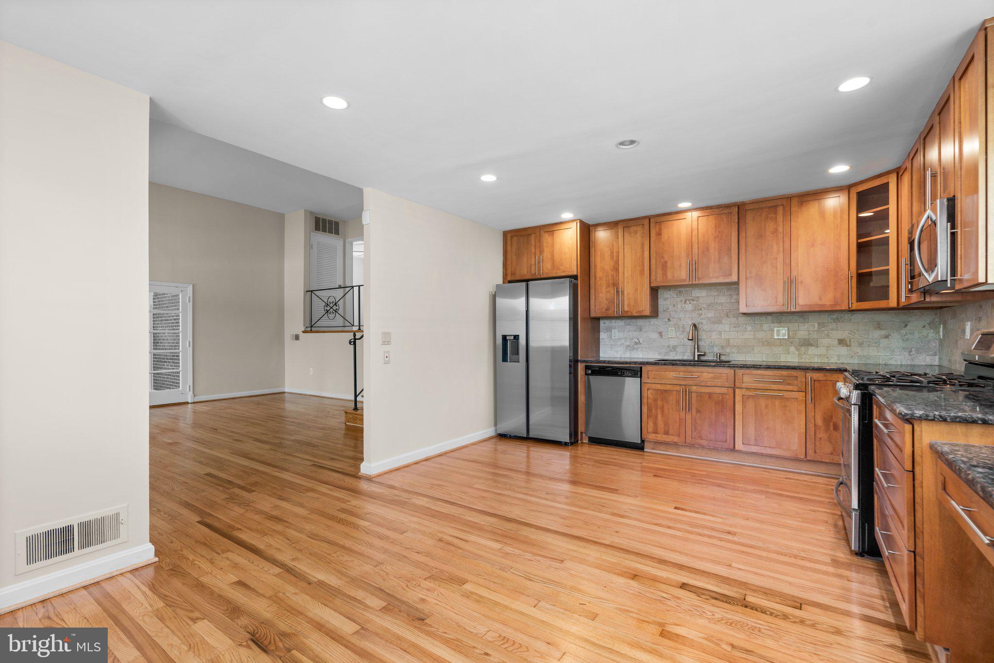 Real estate listing preview #9