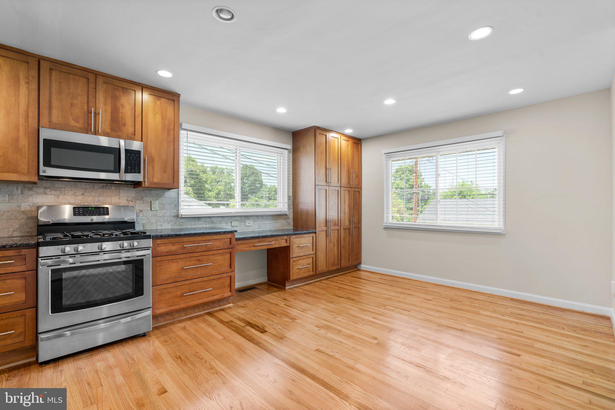 Real estate listing preview #10