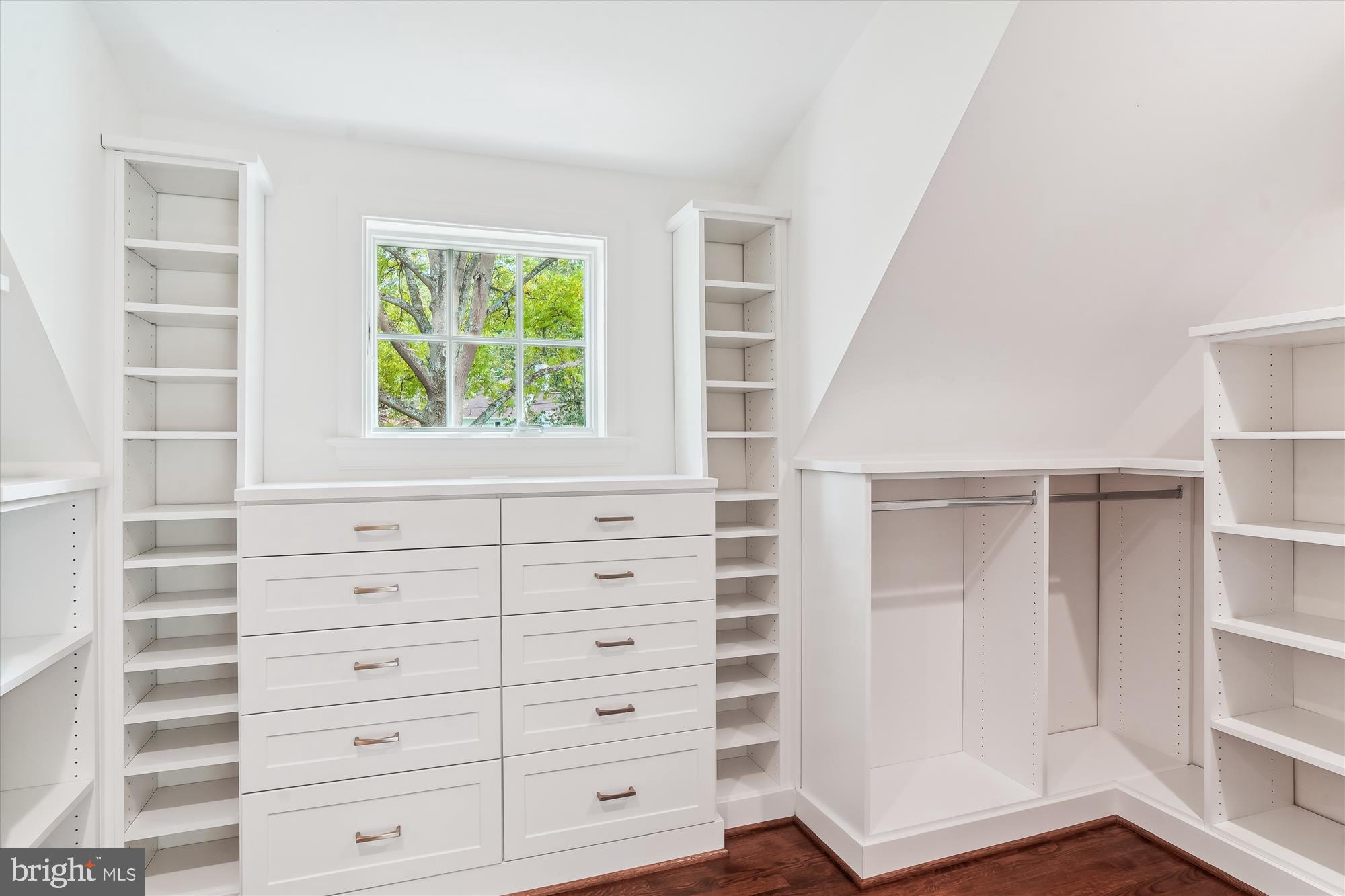 Real estate listing preview #32